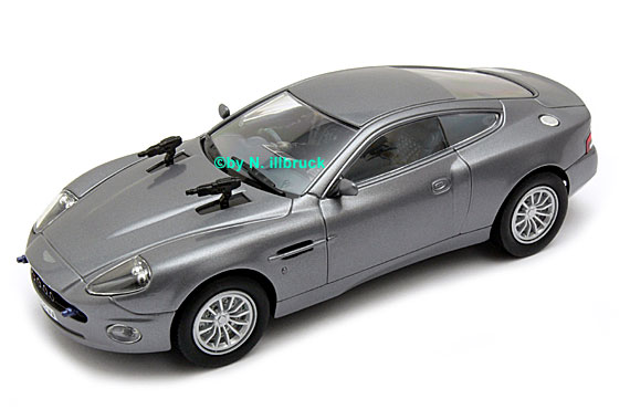 25467 Carrera Evolution Aston Martin V12 Vanquish James Bond 007 - Die another day