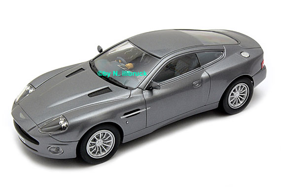 25701 Aston Martin V12 Vanquish James Bond 007 Straßenversion